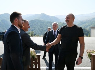 Prezident İlham Əliyev “Balland – Kəlbəcər balı, arı və arıçılıq məhsulları mağazası”nın açılışında iştirak edib
