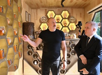 Prezident İlham Əliyev “Balland – Kəlbəcər balı, arı və arıçılıq məhsulları mağazası”nın açılışında iştirak edib