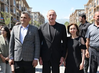 Prezident İlham Əliyev və Birinci xanım Mehriban Əliyeva Kəlbəcər şəhərinin sakinləri ilə görüşüblər