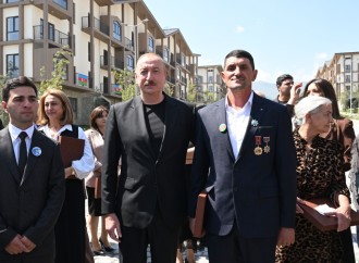 Prezident İlham Əliyev və Birinci xanım Mehriban Əliyeva Kəlbəcər şəhərinin sakinləri ilə görüşüblər