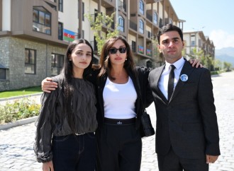 Prezident İlham Əliyev və Birinci xanım Mehriban Əliyeva Kəlbəcər şəhərinin sakinləri ilə görüşüblər