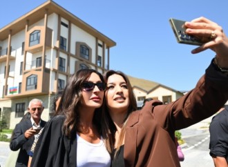 Prezident İlham Əliyev və Birinci xanım Mehriban Əliyeva Kəlbəcər şəhərinin sakinləri ilə görüşüblər