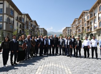 Prezident İlham Əliyev və Birinci xanım Mehriban Əliyeva Kəlbəcər şəhərinin sakinləri ilə görüşüblər