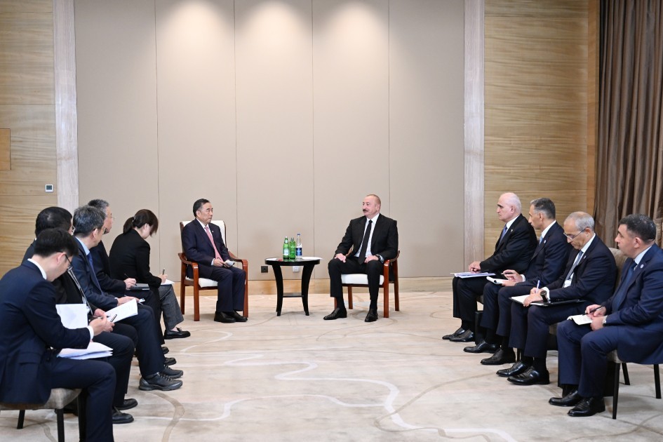 Prezident İlham Əliyev Tiencin şəhərində “CCCC” şirkətinin sədri ilə görüşüb