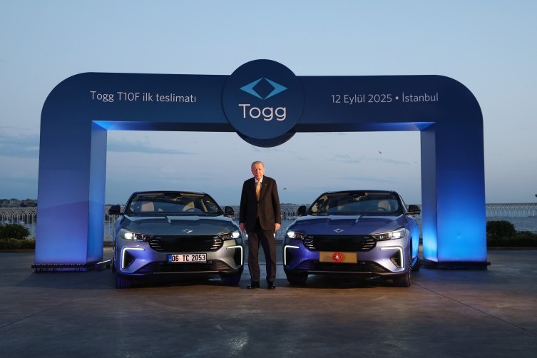 Ərdoğana TOGGun yeni modeli T10F hədiyyə edilib