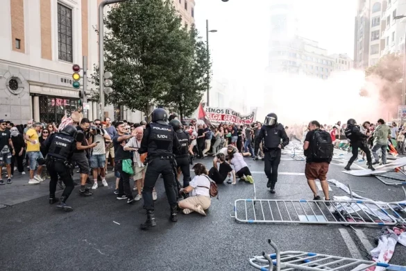 İspaniya Veloturunda fələstinliləri dəstəkləyən nümayişçilər İsrail komandasını hədəfə alıb