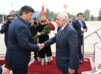Baş nazir Əli Əsədov Qırğızıstana işgüzar səfərə gəlib