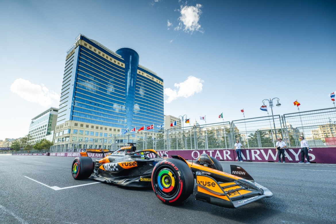 Formula 2: Sprint yarışı start götürüb