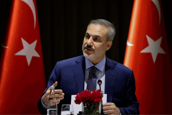 Türkiyə və Yunanıstan rəsmiləri dənizdəki gərginliyi müzakirə etdilər
