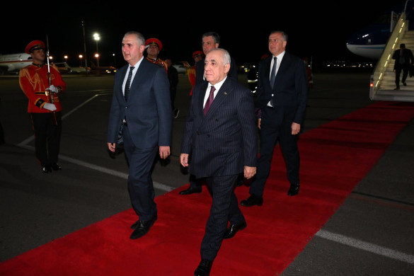 Baş nazir Əli Əsədov Gürcüstana işgüzar səfərə gəlib
