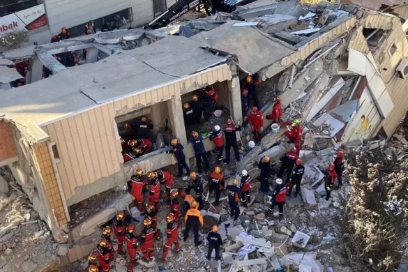Türkiyənin Kocaeli şəhərində 7 mərtəbəli bina çöküb