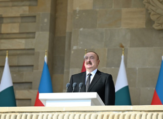 Prezident İlham Əliyev, birinci xanım Mehriban Əliyeva, Türkiyə Prezidenti Rəcəb Tayyib Ərdoğan, Pakistan Baş naziri Məhəmməd Şahbaz Şərif hərbi paradda iştirak ediblər
