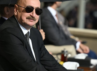 Prezident İlham Əliyev, birinci xanım Mehriban Əliyeva, Türkiyə Prezidenti Rəcəb Tayyib Ərdoğan, Pakistan Baş naziri Məhəmməd Şahbaz Şərif hərbi paradda iştirak ediblər
