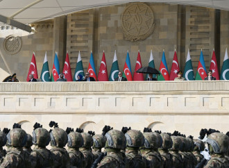 Prezident İlham Əliyev, birinci xanım Mehriban Əliyeva, Türkiyə Prezidenti Rəcəb Tayyib Ərdoğan, Pakistan Baş naziri Məhəmməd Şahbaz Şərif hərbi paradda iştirak ediblər