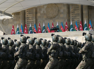 Prezident İlham Əliyev, birinci xanım Mehriban Əliyeva, Türkiyə Prezidenti Rəcəb Tayyib Ərdoğan, Pakistan Baş naziri Məhəmməd Şahbaz Şərif hərbi paradda iştirak ediblər