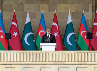 Prezident İlham Əliyev, birinci xanım Mehriban Əliyeva, Türkiyə Prezidenti Rəcəb Tayyib Ərdoğan, Pakistan Baş naziri Məhəmməd Şahbaz Şərif hərbi paradda iştirak ediblər