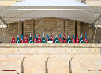 Prezident İlham Əliyev, birinci xanım Mehriban Əliyeva, Türkiyə Prezidenti Rəcəb Tayyib Ərdoğan, Pakistan Baş naziri Məhəmməd Şahbaz Şərif hərbi paradda iştirak ediblər