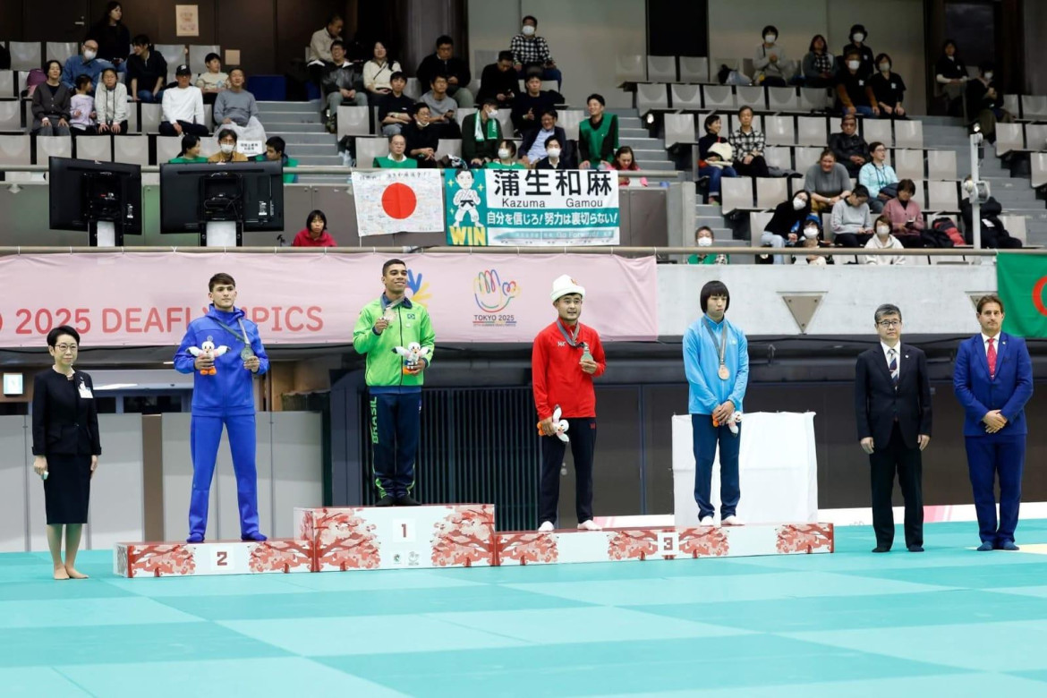 Azərbaycanın idman tarixində ilk deflimpiya medalı
