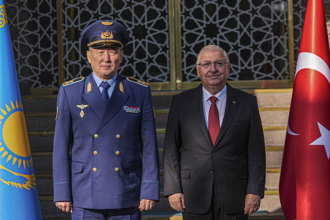 Türkiyə və Qazaxıstan Müdafiə Nazirləri Ankarada görüşüb