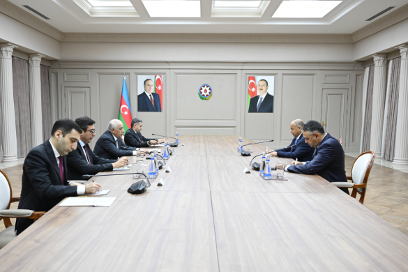 Baş naziri Əli Əsədov Dünya Su İdmanı Federasiyasının prezidenti ilə görüşüb