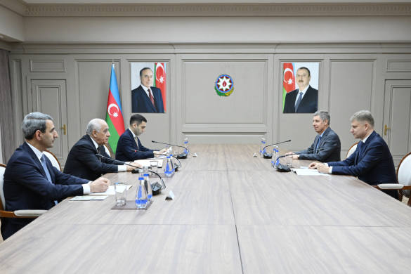 Əli Əsədov Rusiya Dəmir Yollarının baş direktoru ilə əməkdaşlıq məsələlərini müzakirə edib