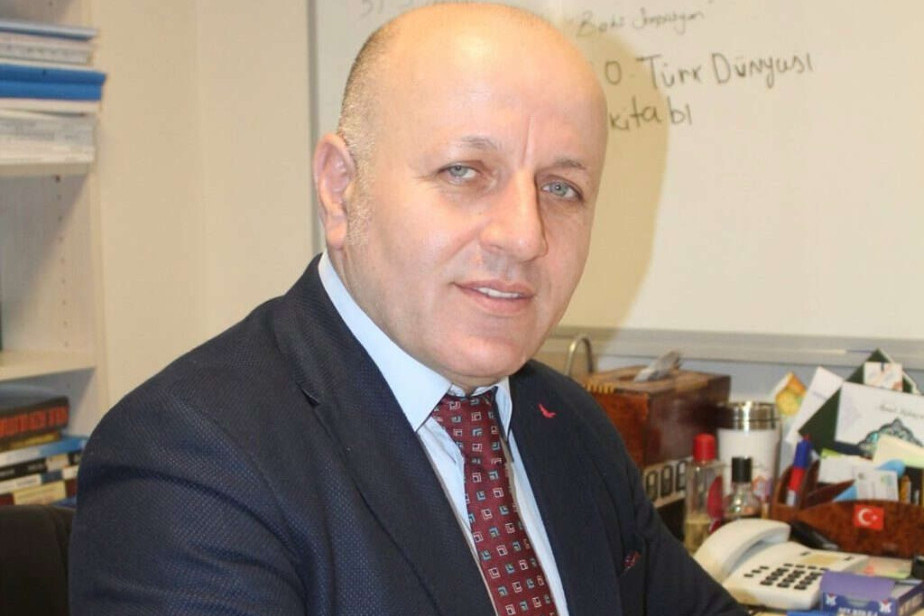 Türkiyəli professor: Ermənistan Konstitusiyasının dəyişdirilməsi sülhün davamlı olması üçün zəruri şərtdir