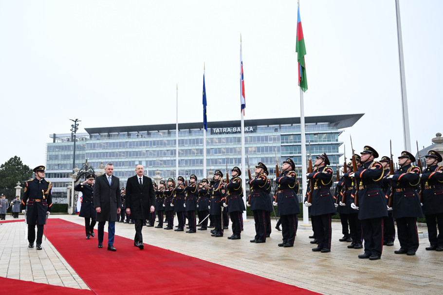 Prezident İlham Əliyevin Bratislavada rəsmi qarşılanma mərasimi olub