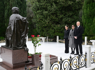 Prezident İlham Əliyev və Birinci xanım Mehriban Əliyeva Ümummilli Lider Heydər Əliyevin məzarını ziyarət ediblər