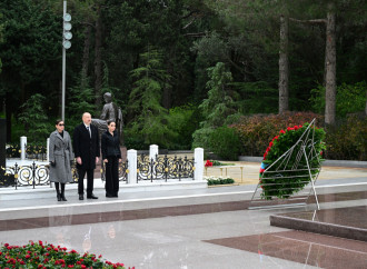Prezident İlham Əliyev və Birinci xanım Mehriban Əliyeva Ümummilli Lider Heydər Əliyevin məzarını ziyarət ediblər