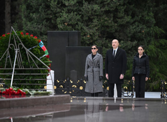 Prezident İlham Əliyev və Birinci xanım Mehriban Əliyeva Ümummilli Lider Heydər Əliyevin məzarını ziyarət ediblər
