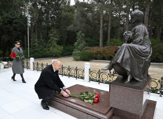 Prezident İlham Əliyev və Birinci xanım Mehriban Əliyeva Ümummilli Lider Heydər Əliyevin məzarını ziyarət ediblər