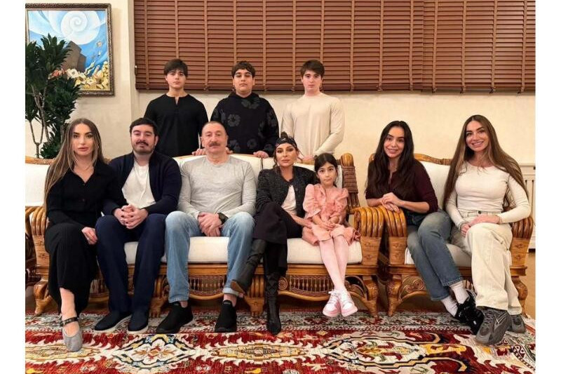 Prezident İlham Əliyev ad gününü ailə üzvləri ilə qeyd edib
