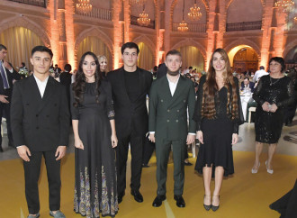 Heydər Əliyev Fondunun vitse-prezidenti Leyla Əliyeva və Bakı Media Mərkəzinin rəhbəri Arzu Əliyeva ilin idman yekunları ilə bağlı qala mərasimində iştirak ediblər