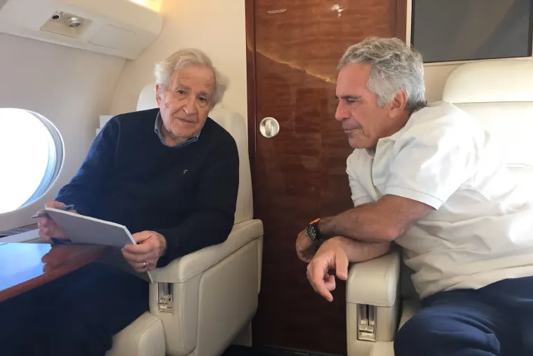 Noam Çomskinin Ceffri Epşteynlə birgə görüntüləri geniş müzakirələrə səbəb olub