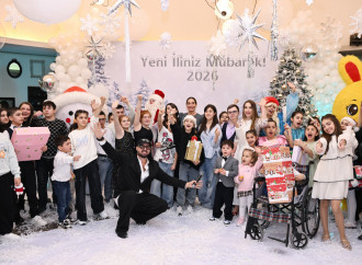 Heydər Əliyev Fondunun vitse-prezidenti Leyla Əliyeva, Bakı Media Mərkəzinin rəhbəri Arzu Əliyeva və Alena Əliyeva xüsusi qayğıya ehtiyacı olan uşaqlar üçün təşkil olunan bayram şənliyində iştirak ediblə