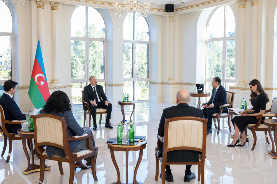 Prezident İlham Əliyev: Naxçıvanı Türkiyə ilə də birləşdirə biləcək dəmir yolu mütləq olmalıdır