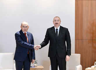 Prezident İlham Əliyevin Əbu-Dabidə Ermənistanın Baş naziri ilə geniş tərkibdə görüşü keçirilib