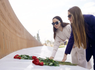 Heydər Əliyev Fondunun vitse-prezidenti Leyla Əliyeva və Alena Əliyeva Gəncə Memorial Kompleksini və Milli Qəhrəman Natiq Qasımovun ailəsini ziyarət ediblər
