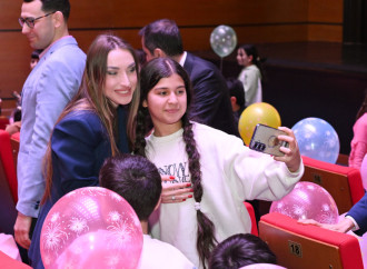 Heydər Əliyev Fondunun vitse-prezidenti Leyla Əliyeva və Alena Əliyeva Gəncə Dövlət Dram Teatrında “İsi və Piti” animasiya serialının premyerasında olublar