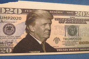 Dollar zəifləyir: Tramp bunu risk deyil, strategiya sayır