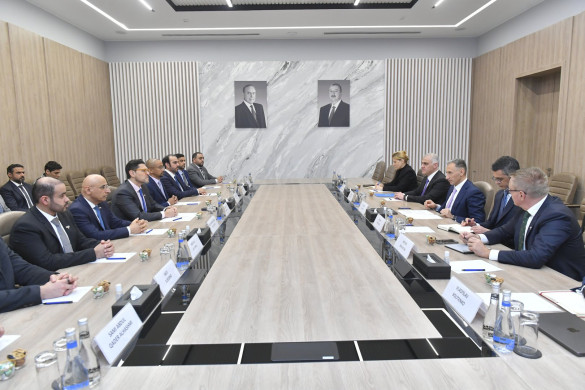Rəşad Nəbiyev Əbu-Dabi Əmirliyinin Bələdiyyələr və nəqliyyat departamentinin sədri ilə görüşdü