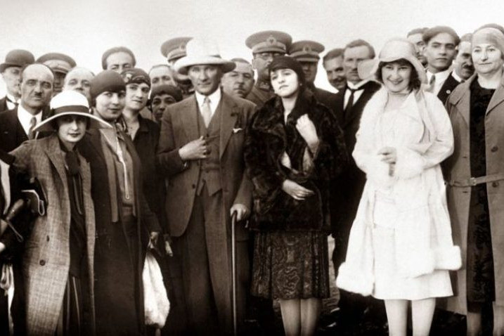 Yüz il əvvəl bu gün Türkiyədə Türk Mədəni Qanunu qəbul edildi