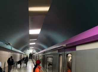 Metronun Qırmızı xəttində texniki nasazlıq baş verib