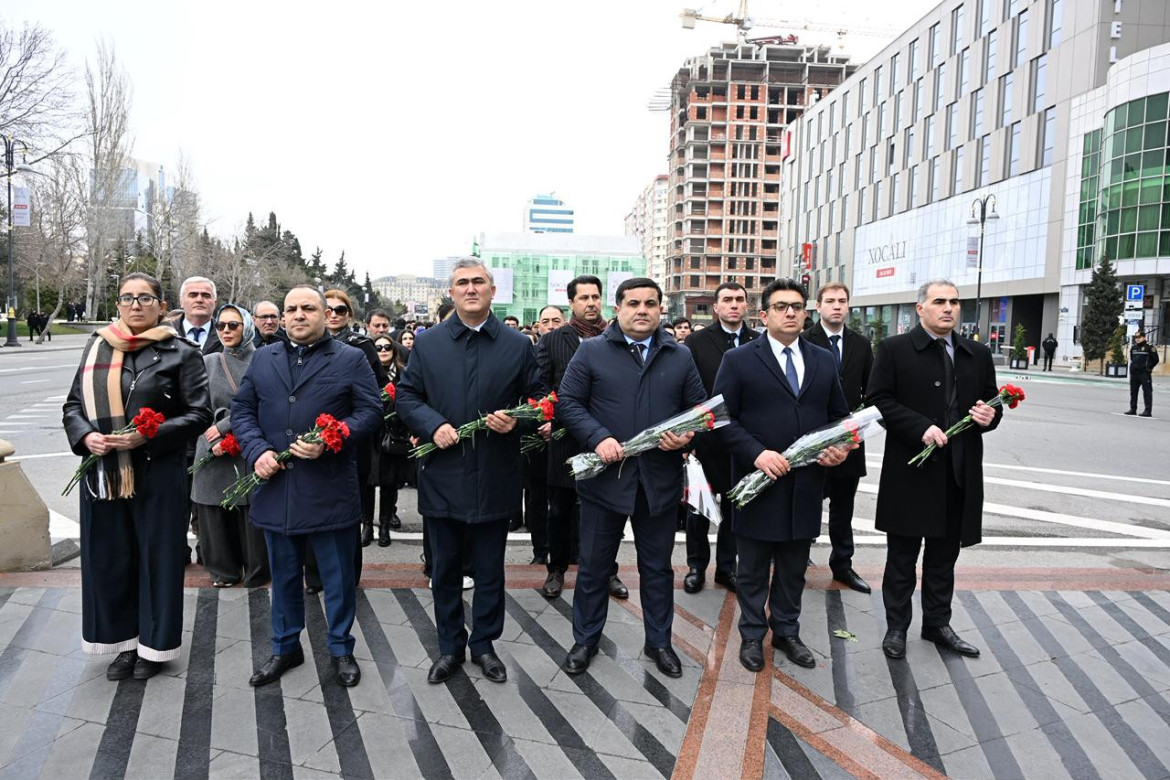 Ombudsman Aparatı Xocalı soyqırımının ildönümündə “Ana harayı” abidəsini ziyarət edib