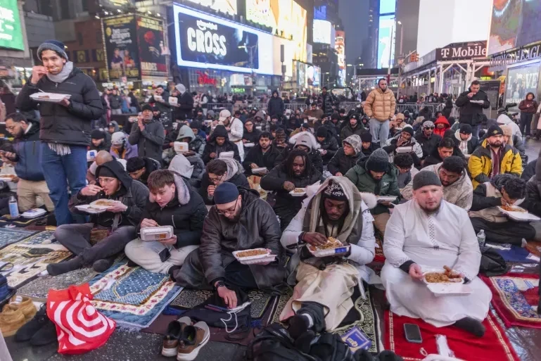 "İşğal və İslamlaşdırma": Nyu-Yorkun mərkəzindəki iftar süfrəsinə qarşı mütəşəkkil nifrət kampaniyası