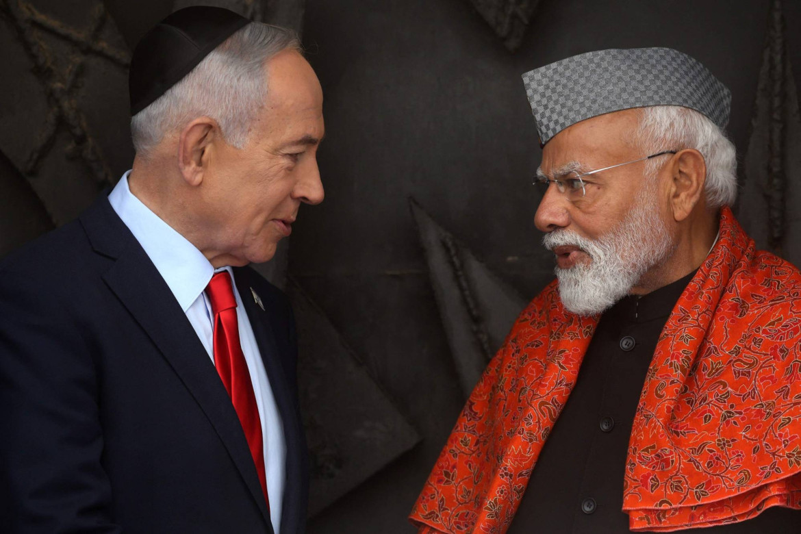 Knessetdə 10 milyardlıq müqavilə sonrası, saxta medal rüsvayçılığı: Narendra Modiyə verilən medal qızıl yox, bürünc çıxdı