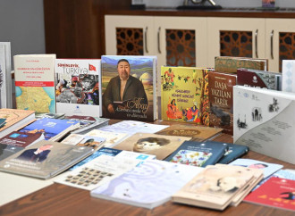 Türk Mədəniyyəti və İrsi Fondu tərəfindən nəşr olunan kitablar Manas Qırğız-Türk Universitetinə hədiyyə edilib