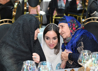 Heydər Əliyev Fondunun vitse-prezidenti Leyla Əliyeva şəhid ailələri ilə birlikdə iftar süfrəsində iştirak edib