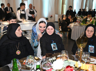Heydər Əliyev Fondunun vitse-prezidenti Leyla Əliyeva şəhid ailələri ilə birlikdə iftar süfrəsində iştirak edib