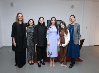 Leyla Əliyeva "Mənzərəyə açılan ev" mövzusunda qrup sərgisində iştirak edib